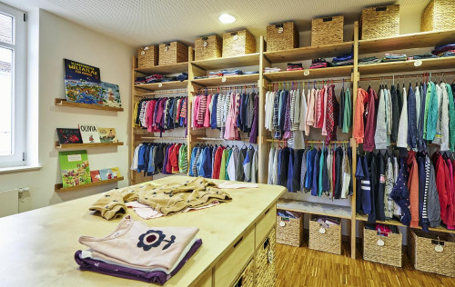 Verkäufer*innen für Secondhand-Kinderkleidung Montag oder Mittwoch