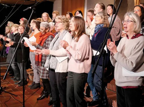 Karaoke - Singen mit Frauen und/oder Kinderbetreuung beim Singen