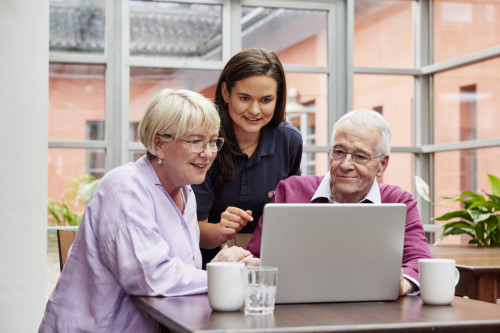 Digital Caf&eacute; f&uuml;r &auml;ltere Menschen - Ehrenamtliche Begleitung