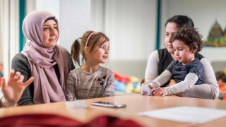 Geflüchtete Frauen im Alltag und beim Spracherwerb unterstützen